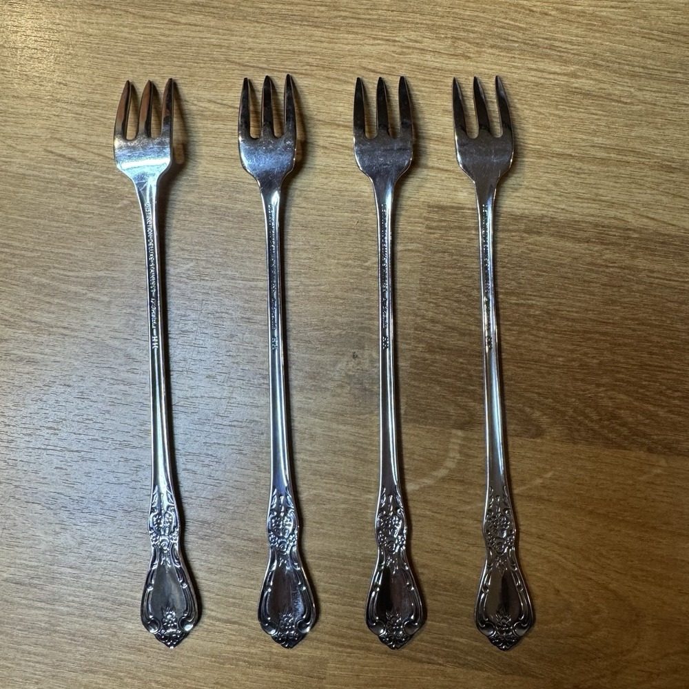 Set of 4 Oneida Distinction Deluxe KENNETT SQUARE stainless cocktail forks - Picture 7 of 13